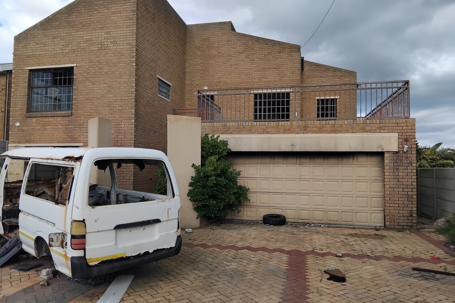 6 Bedroom Property for Sale in Zeekoevlei Western Cape